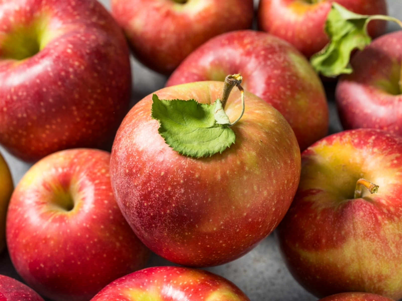 red golden apple